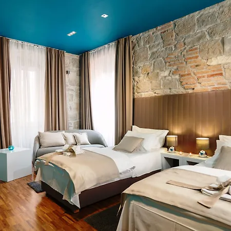 里瓦豪华客房酒店