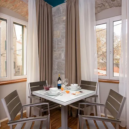 里瓦豪华客房酒店