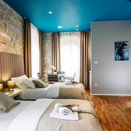 里瓦豪华客房酒店 4*