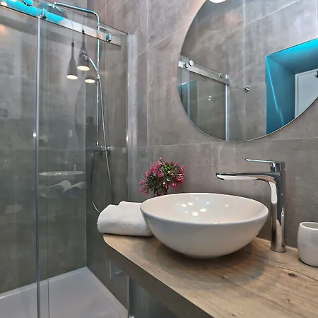 リーヴァ ラグジュアリールームズ