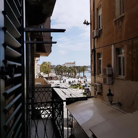 Riva Luxury בית הארחה