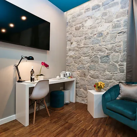 Riva Luxury בית הארחה 4*