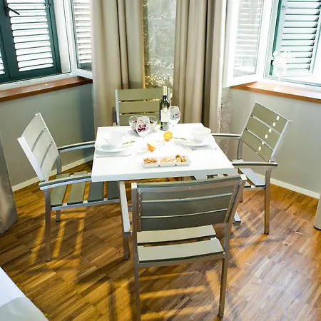 בית הארחה Riva Luxury 4*