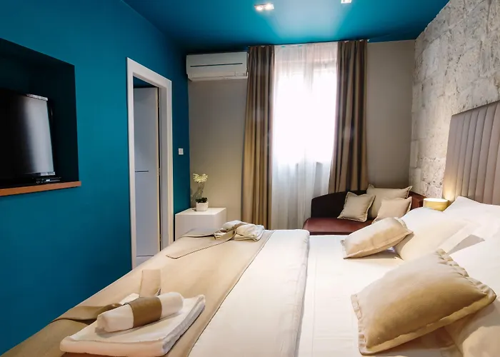 Riva Luxury בית הארחה 4*