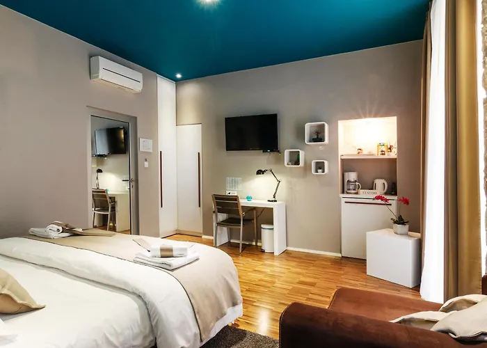Riva Luxury בית הארחה